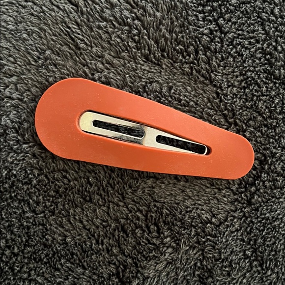COS Large Rust Silicone Hair Clip - Picture 2 of 3